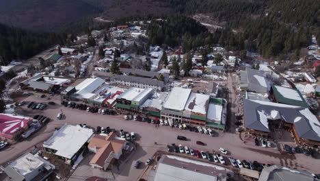 Toma-Aérea-De-Un-Dron-De-Cloudcroft,-Calle-Principal-De-Nuevo-México,-Empujar-Hacia-Adentro,-Inclinar-Hacia-Abajo