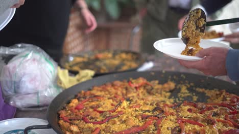 Serving-Paella-to-a-gathering-of-people-celebrating