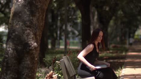 El-Aislamiento-Tranquilo-Favorecía-La-Ubicación-Del-Parque-Para-Las-Mujeres-Jóvenes-Que-Trabajaban.