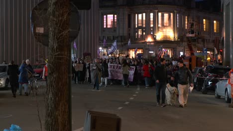 Abenddemonstration-Für-Die-Stärkung-Der-Frauen-Auf-Den-Straßen-Der-Stadt