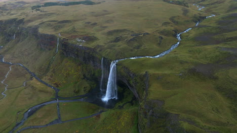 Vista-Panorámica-De-La-Cascada-De-Seljalandsfoss-En-Islandia---Toma-Aérea-De-Drones