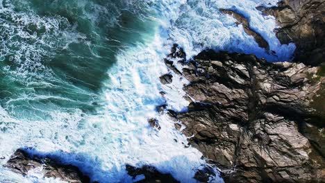 Atlantic-Waves-in-Slow-Motion-Crashing-Over-Cornish-Rocks-with-White-Water-Splashing