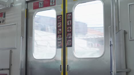 El-Tren-MRT-De-Yakarta-Cuenta-Con-Puertas-Correderas-Automáticas-Para-Pasajeros.
