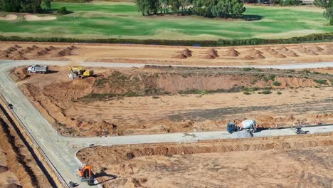 Yarrawonga,-Victoria,-Australia---8-March-2024:-Overview-of-construction-site-with-several-pieces-of-heavy-equipment-operating-at-Silverwoods-Estate-in-Yarrawonga