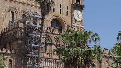 Reloj-De-La-Ciudad-Fuera-De-La-Catedral-De-Palermo.