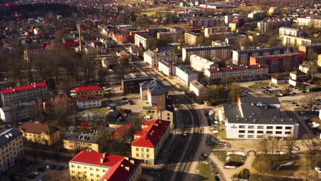 Ciudad-De-Valmiera-A-Principios-De-Primavera-Desde-Arriba,-Letonia