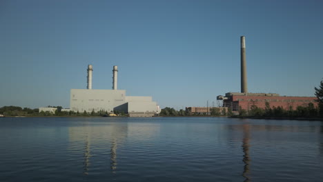 Das-Alte-Hearn-Kraftwerk-Neben-Dem-Neueren-Portlands-Energy-Centre-In-Toronto