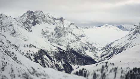 Schneebedeckte-Berggipfel-In-Den-österreichischen-Alpen