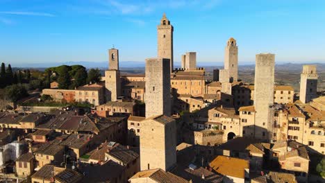 Vista-Aérea-Panorámica-Increíble-Y-Antigua-Ciudad-De-San-Gimignano