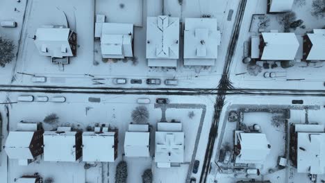 Snow-covered-homes-and-houses-in-american-suburb-at-winter-snow