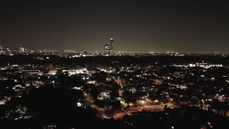 Entdecken-Sie-Coyoacán-Bei-Nacht,-Rundflug-über-Mexiko-Stadt