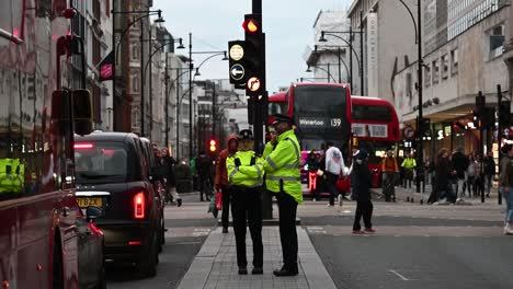 Polizei-In-Der-Oxford-Street-Aufgrund-Des-Krieges-Zwischen-Palästina-Und-Israel