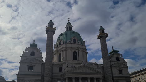 Wien,-Österreich.-Außenansicht-Der-Karlskirche