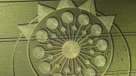 Complex-crop-circle-design-in-dry-farm-land,-Owslebury