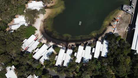 Couran-Cove-En-El-Sur-De-La-Isla-Stradbroke,-Suburbio-De-La-Costa-Dorada-De-Queensland,-Australia