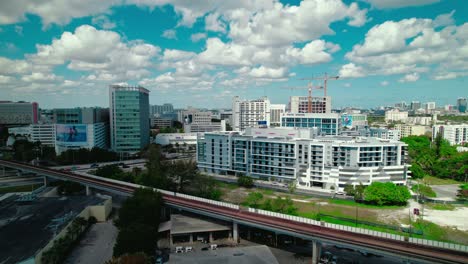 Universidad-Atlantis-En-Medio-Del-Vibrante-Paisaje-Urbano-De-Miami