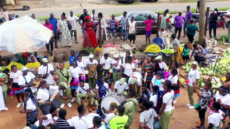 NYSC-dance-performers-at-a-fruit-market-in-Makurdi,-Nigeria