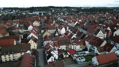 Drone-flight-over-the-historic-Oldtown-of-Villingen-Schwenningen,-Germany