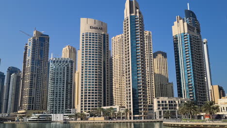 Dubai-Marina-Uae,-Distrito-Residencial-De-Lujo,-Torres-Y-Rascacielos-Modernos,-Panorama