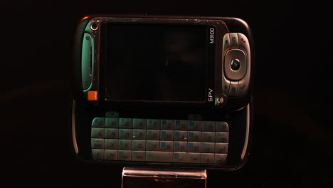 Orange-SPV-M3100,-Vintage-Smartphone-Aus-Den-2000ern,-HTC-Versorgung-Für-Französisches-Mobilfunknetz,-Nahaufnahme