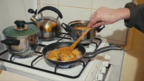 La-Abuela-O-La-Mamá-Convierten-Las-Chuletas-De-Cerdo