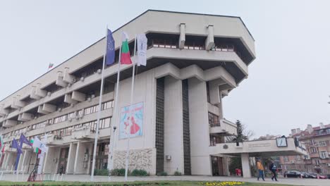 Europäische-Und-Nationale-Flaggen-Wehen-Vor-Dem-Städtischen-Regierungsgebäude-Bulgariens