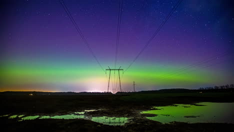 Luces-Verdes-Del-Norte-Aurora-Boreal-Visualización-De-Lapso-De-Tiempo-Noche-Hermosa-Naturaleza