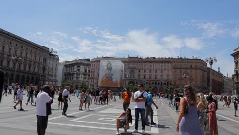 Square-Near-Duomo-Cathedral-Of-Milan,-Italy