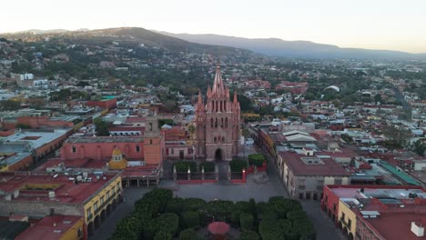 Vista-Aérea-Al-Amanecer-De-Los-Jardines-De-La-Plaza-De-San-Miguel-De-Allende