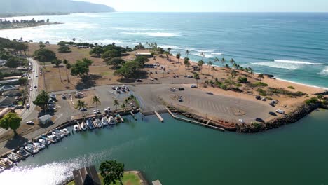 Boats-Dock-Near-Haleiwa-Alii-Beach-On-The-North-Shore-In-Oahu,-Hawaii,-United-States