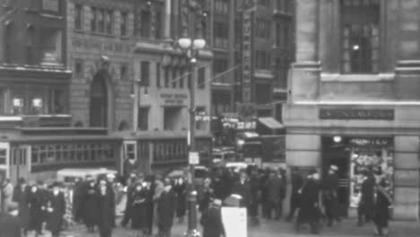 Traffic-and-Pedestrians-on-a-Crowded-Street-in-New-York-City-in-1930s