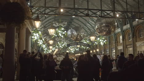 4K-Covent-Garden-Apfelmarkt-Zu-Weihnachten-In-London