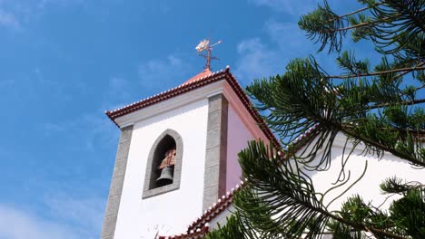 Glockenturm-Der-Kirche-Des-Heiligen-Antonius-Von-Motael,-älteste-Römisch-katholische-Kirche-In-Timor-Leste,-Hauptstadt-Von-Osttimor,-Südostasien