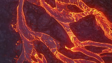 Nahaufnahmen-Aus-Der-Luft,-Aufgenommen-Mit-Einer-4K-Drohne,-Zeigen-Herabfließende-Lava-In-Zeitlupe