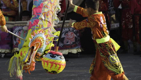 Dragon-Dance---Dragon-Chasing-Ball-On-Pole-During-Chinese-New-Year-In-Taipei,-Taiwan