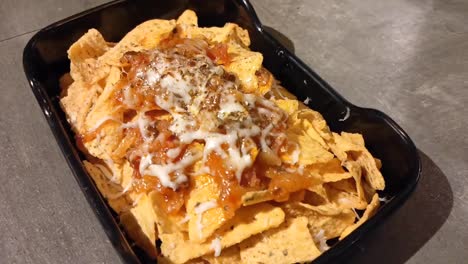 Nachos-with-Cheese-Sauce_close-up-shot