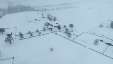 Campo-Rural-Americano-Cubierto-De-Nieve-Después-De-Las-Nevadas.