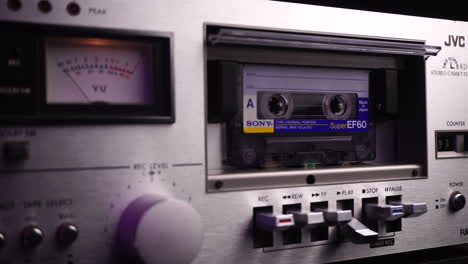Reproducción-De-Cintas-De-Audio-Sony-En-Un-Reproductor-De-Deck-JVC-Vintage-Con-Medidores-Vu