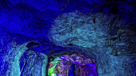 Lichtshow-In-Einer-Höhle-Im-Wikingertal-In-Norwegen-Bei-Nacht