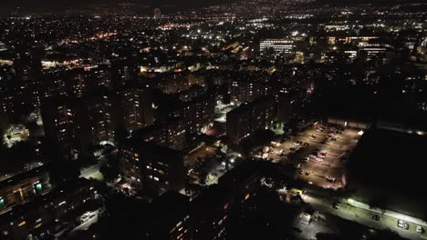 Coyoacan-Bei-Nacht,-Drohnenflug-über-Mexiko-Stadt