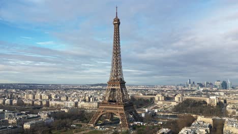Parisian-landscape-with-Tour-Eiffel-and-La-Defense-business-district-in-background,-Paris