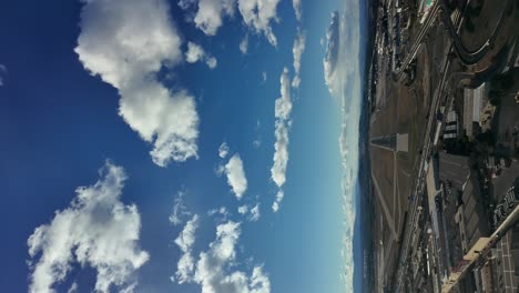 Pista-Del-Aeropuerto-Durante-Un-Aterrizaje-En-Tiempo-Real-Desde-La-Cabina-De-Un-Avión,-Visto-Por-El-Piloto