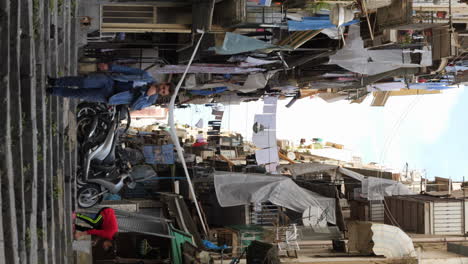 Scene-of-narrow-street-in-Naples,-clothes-spread-out-between-buildings