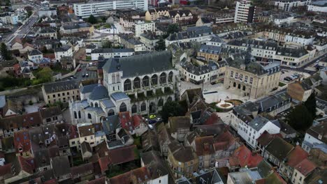 Notre-Dame-Collegiate-in-Vernon-town-center,-Normandy-in-France