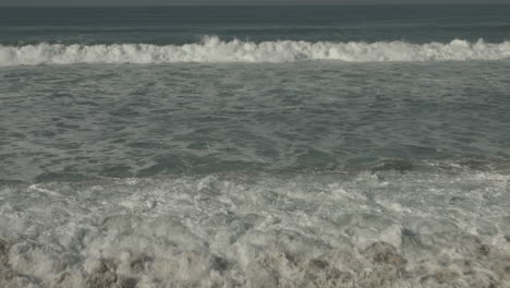 Ocean-waves-crash-into-the-coast-at-Torrey-Pines-State-Natural-Reserve