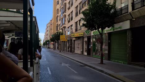 Paseo-Turístico-Por-Las-Calles-De-Elche,-España.