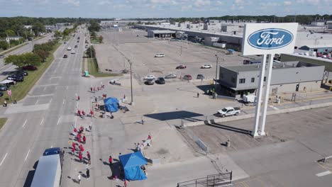 UAW-Streik-Im-Ford-Motor-Company-Wayne-Assembly-Plant,-Wayne,-Michigan,-USA