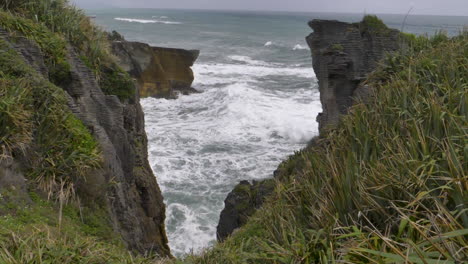 Slow-Motion-waves-crash-between-cliffs---Punakaiki,-New-Zealand