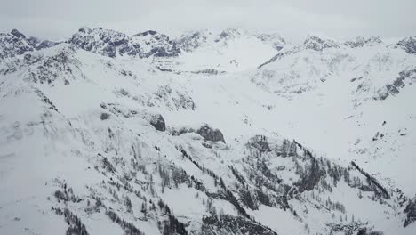 Das-Weite-Schneebedeckte-Plateau-In-Den-österreichischen-Alpen