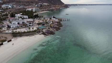 Playa-Caimancito-Und-La-Concha-In-La-Paz,-Baja-California,-Ruhiger-Strand-Mit-Klarem-Wasser,-Luftaufnahme